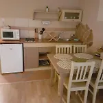 Apartment Rozsa 2 *