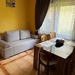 Apartment Rozsa 2 *