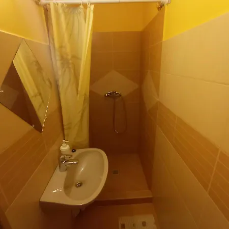 Apartment Rozsa 2 *