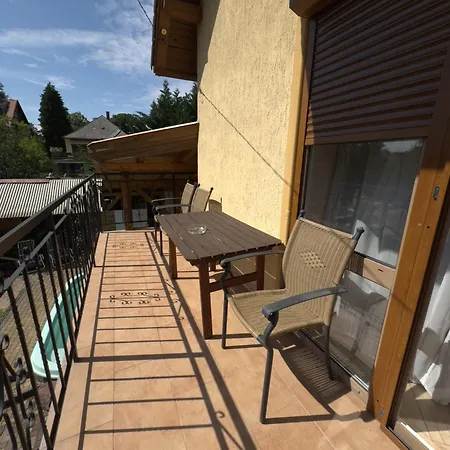 Rozsa 2 Apartment *