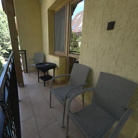 Rozsa 2 Apartment *