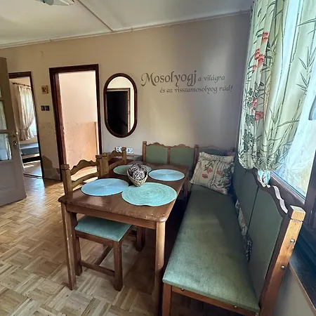 Rozsa 2 Apartment